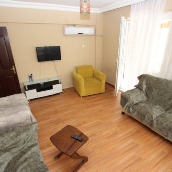 AKÇAYDA DENİZE 100 METRE EŞYALI SEZONLUK KİRALIK DAİRE