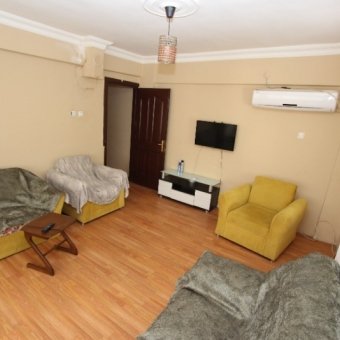 AKÇAYDA DENİZE 100 METRE EŞYALI SEZONLUK KİRALIK DAİRE