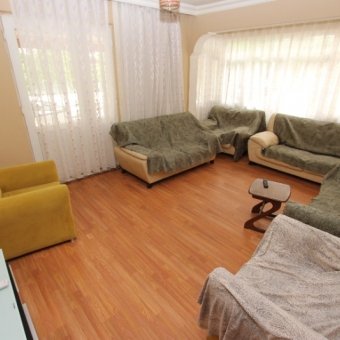 AKÇAYDA DENİZE 100 METRE EŞYALI SEZONLUK KİRALIK DAİRE