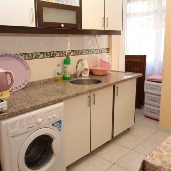 AKÇAYDA DENİZE 100 METRE EŞYALI SEZONLUK KİRALIK DAİRE