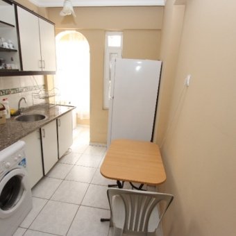 AKÇAYDA DENİZE 100 METRE EŞYALI SEZONLUK KİRALIK DAİRE