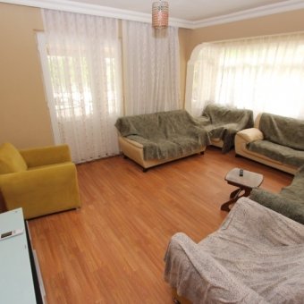 AKÇAYDA DENİZE 100 METRE EŞYALI SEZONLUK KİRALIK DAİRE