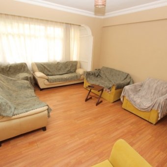 AKÇAYDA DENİZE 100 METRE EŞYALI SEZONLUK KİRALIK DAİRE