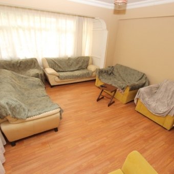 AKÇAYDA DENİZE 100 METRE EŞYALI SEZONLUK KİRALIK DAİRE