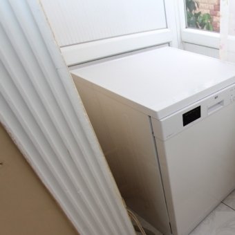 AKÇAYDA DENİZE 100 METRE EŞYALI SEZONLUK KİRALIK DAİRE