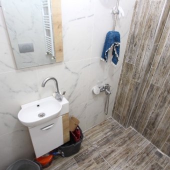 Kaz Dağları'nın eteğinde Güre'de satılık müstakil triplex ev.