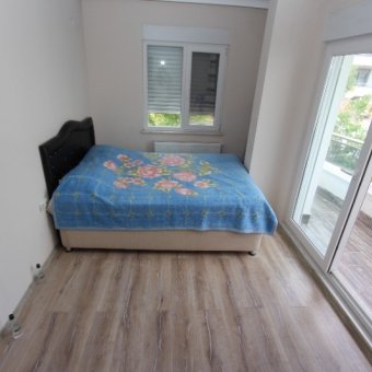 Kaz Dağları'nın eteğinde Güre'de satılık müstakil triplex ev.