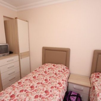 Akçay'da satılık  ön cephe  doğalgazlı  otoparklı  masrafsız 2+1 daire.