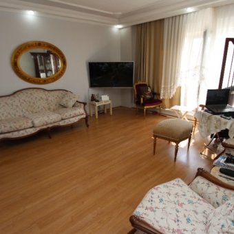 AKÇAY SARIKIZ'DA 3+1 GENİŞ FERAH 160M GİRİŞ ÜSTÜ SATILIK DAİRE