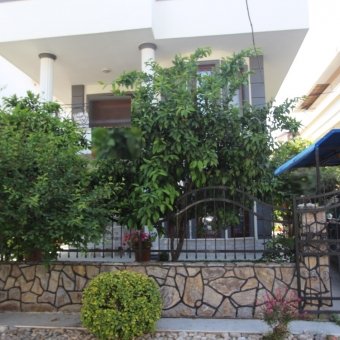 AKÇAY YENİMAHALEDE SATILIK DENİZE 50M 375M ARSA İÇİNDE MÜSTAKİL VİLLA