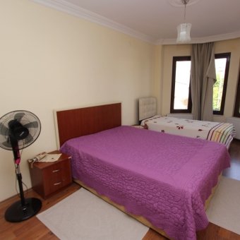 AKÇAY YENİMAHALEDE SATILIK DENİZE 50M 375M ARSA İÇİNDE MÜSTAKİL VİLLA