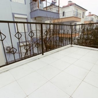 AKÇAYDA SİTE İÇİNDE SATILIK 4+1 TRİPLEKS MÜSTAKİL EV
