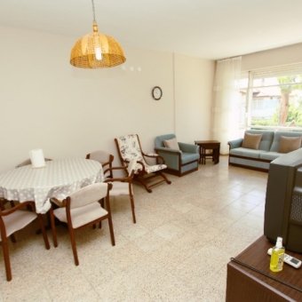 AKÇAY YENİMAHALLEDE SATILIK DENİZE 30.M MANZARALI ARA KAT ÖN CEPHE 2+1 DAİRE