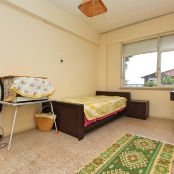 AKÇAY YENİMAHALLEDE SATILIK DENİZE 30.M MANZARALI ARA KAT ÖN CEPHE 2+1 DAİRE