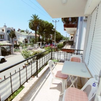 AKÇAY YENİMAHALLEDE SATILIK DENİZE 30.M MANZARALI ARA KAT ÖN CEPHE 2+1 DAİRE