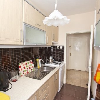 AKÇAY YENİMAHALLEDE SATILIK DENİZE 30.M MANZARALI ARA KAT ÖN CEPHE 2+1 DAİRE