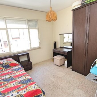 AKÇAY YENİMAHALLEDE SATILIK DENİZE 30.M MANZARALI ARA KAT ÖN CEPHE 2+1 DAİRE