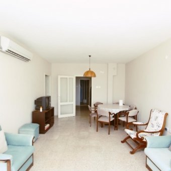 AKÇAY YENİMAHALLEDE SATILIK DENİZE 30.M MANZARALI ARA KAT ÖN CEPHE 2+1 DAİRE