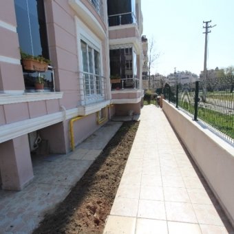 Akçay Sarıkız'da 150 Metrekare 3+1 Giriş Üstü Satılık Daire