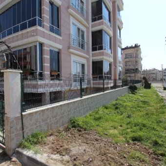 Akçay Sarıkız'da 150 Metrekare 3+1 Giriş Üstü Satılık Daire