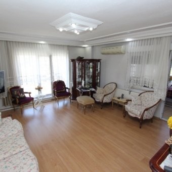 Akçay Sarıkız'da 150 Metrekare 3+1 Giriş Üstü Satılık Daire