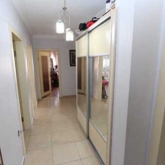 Akçay Sarıkız'da 150 Metrekare 3+1 Giriş Üstü Satılık Daire