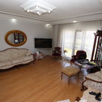 Akçay Sarıkız'da 150 Metrekare 3+1 Giriş Üstü Satılık Daire