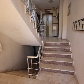Akçay Sarıkız'da 150 Metrekare 3+1 Giriş Üstü Satılık Daire