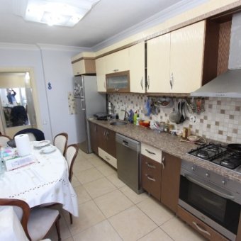 Akçay Sarıkız'da 150 Metrekare 3+1 Giriş Üstü Satılık Daire