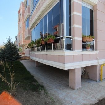 Akçay Sarıkız'da 150 Metrekare 3+1 Giriş Üstü Satılık Daire
