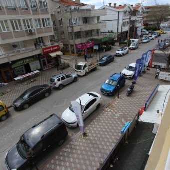Akçay Merkezde Satılık 3+1 Ara Kat Daire