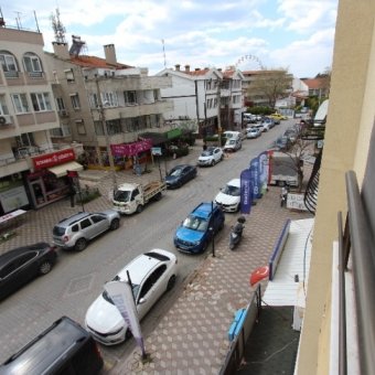 Akçay Merkezde Satılık 3+1 Ara Kat Daire