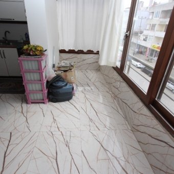 Akçay Merkezde Satılık 3+1 Ara Kat Daire