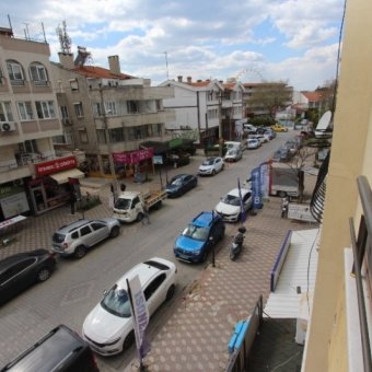 Akçay Merkezde Satılık 3+1 Ara Kat Daire