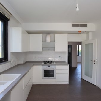 Edremit Güre'de Havuzlu Site İçinde Kiralık Villa