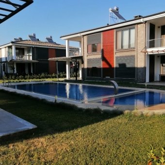 Edremit Güre'de Havuzlu Site İçinde Kiralık Villa