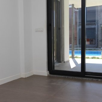 Edremit Güre'de Havuzlu Site İçinde Kiralık Villa