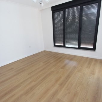 Edremit Güre'de Havuzlu Site İçinde Kiralık Villa