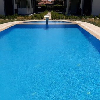 Edremit Güre'de Havuzlu Site İçinde Kiralık Villa