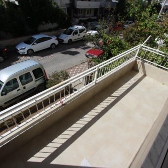 Akçay Sarıkız Mahallesinde Giriş Üstü 2+1 Masrafsız Satılık Daire