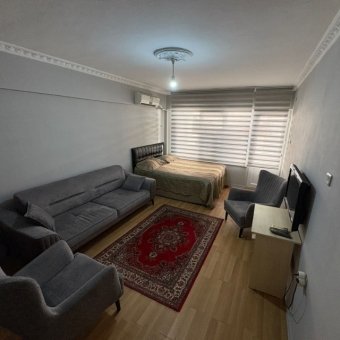 Balıkesir Edremit Akçay Sarıkız Mahallesinde Öğrenci ve Öğretmene 80 Metrekere 2+1 Ara Kat Eşyalı Kiralık Daire