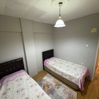 Balıkesir Edremit Akçay Sarıkız Mahallesinde Öğrenci ve Öğretmene 80 Metrekere 2+1 Ara Kat Eşyalı Kiralık Daire