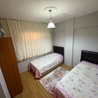 Balıkesir Edremit Akçay Sarıkız Mahallesinde Öğrenci ve Öğretmene 80 Metrekere 2+1 Ara Kat Eşyalı Kiralık Daire