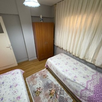 Balıkesir Edremit Akçay Sarıkız Mahallesinde Öğrenci ve Öğretmene 80 Metrekere 2+1 Ara Kat Eşyalı Kiralık Daire