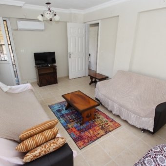 Balıkesir Edremit Akçay Mahallesinde Öğrenciye Ve Öğretmene 3+1 Giriş Üstü 130 Metrekare Eşyalı Kiralık Daire