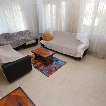 Balıkesir Edremit Akçay Mahallesinde Öğrenciye Ve Öğretmene 3+1 Giriş Üstü 130 Metrekare Eşyalı Kiralık Daire