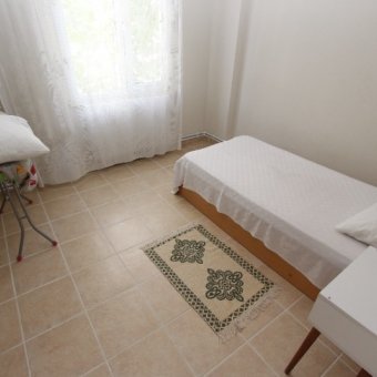 Balıkesir Edremit Akçay Mahallesinde Öğrenciye Ve Öğretmene 3+1 Giriş Üstü 130 Metrekare Eşyalı Kiralık Daire