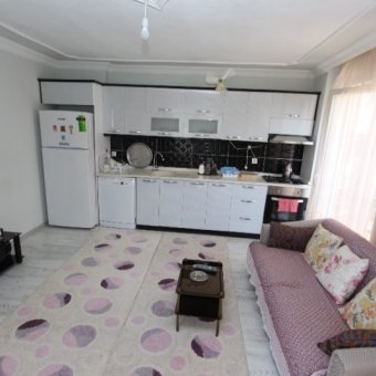 Akçay Cemiltemel'de 2+1 Giriş Üstü Açık Mutfak 70 Metrekare Eşyalı Sürekli Kiralık Daire