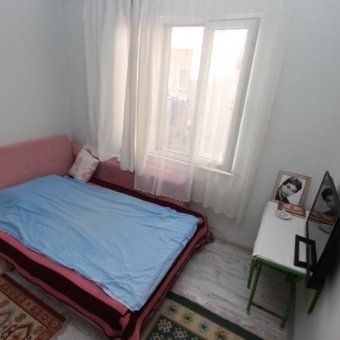 Akçay Cemiltemel'de 2+1 Giriş Üstü Açık Mutfak 70 Metrekare Eşyalı Sürekli Kiralık Daire