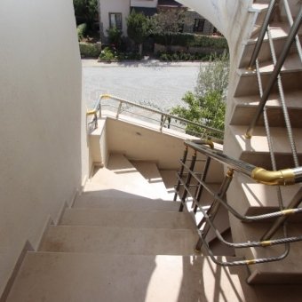 Akçay Cemiltemel'de 2+1 Giriş Üstü Açık Mutfak 70 Metrekare Eşyalı Sürekli Kiralık Daire